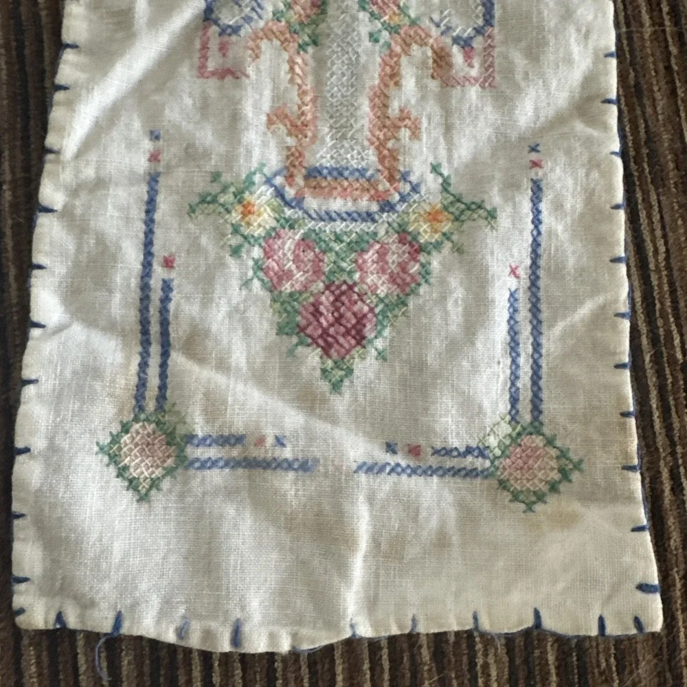Handmade Cross-Stitch Linen Chair Back & Armrest Cover Set Vtg Scalloped Doilies